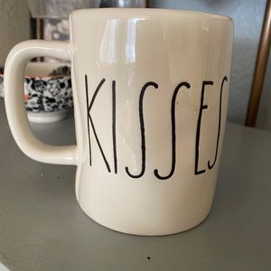 Rae Dunn Hugs Kisses mug